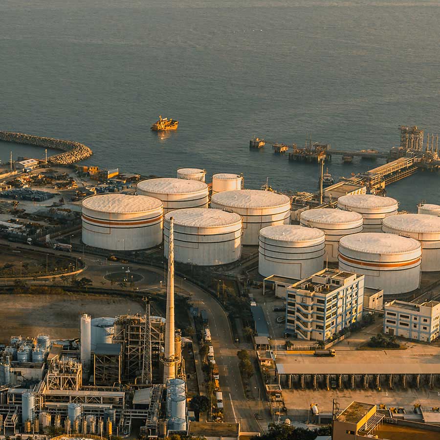 top-view-of-oil-tank-XK6ZSY71-1.jpg top-view-of-oil-tank-XK6ZSY71-1.jpg
